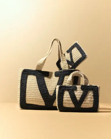 Valentino Garavani Viva Superstar VLOGO Crochet Clutch Bag | Thumbnail 4 Valentino Garavani Viva Superstar VLOGO Crochet Clutch Bag | Thumbnail 4