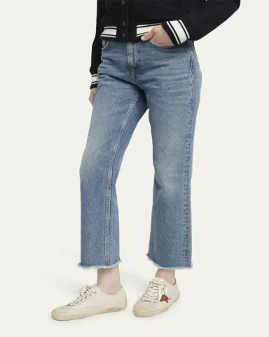 Golden Goose V-Star Leather Low-Top Sneakers | Thumbnail 2 Golden Goose V-Star Leather Low-Top Sneakers | Thumbnail 2