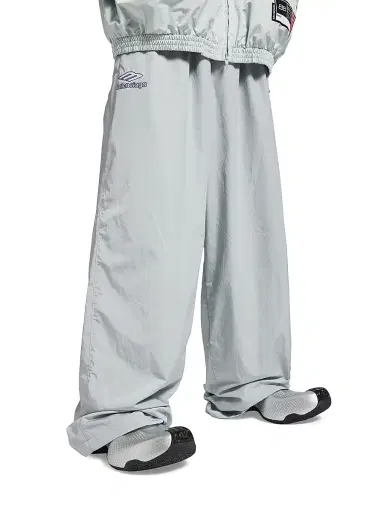 Balenciaga Men's 3B Football Tracksuit Pants - New Dark Navy | Thumbnail 18 Balenciaga Men's 3B Football Tracksuit Pants - New Dark Navy | Thumbnail 18