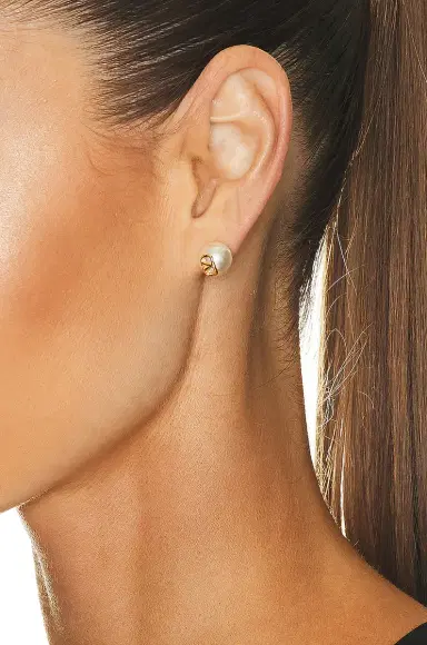 Valentino Garavani VLogo Signature Pearl Stud Earrings | Thumbnail 2 Valentino Garavani VLogo Signature Pearl Stud Earrings | Thumbnail 2
