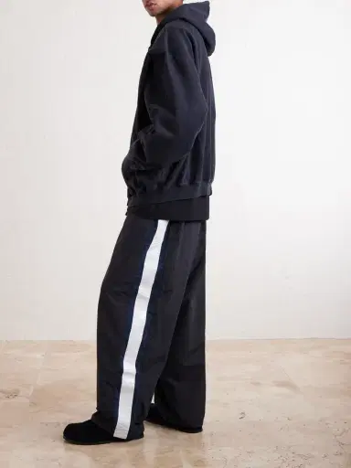 Vetements Wide-Leg Striped Shell Sweatpants - Men | Thumbnail 2 Vetements Wide-Leg Striped Shell Sweatpants - Men | Thumbnail 2