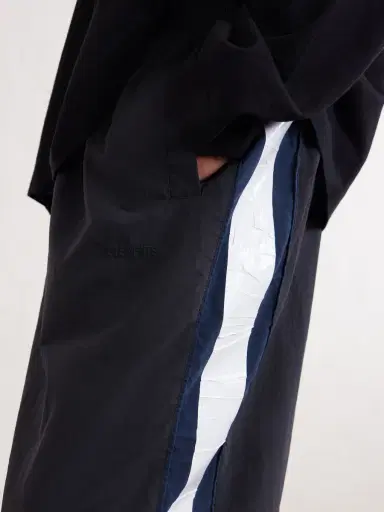 Vetements Wide-Leg Striped Shell Sweatpants - Men | Thumbnail 5 Vetements Wide-Leg Striped Shell Sweatpants - Men | Thumbnail 5