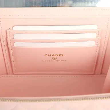 Chanel Chanel Small Classic Vanity Case Light Pink Shiny Caviar Light Gold Hardware | Thumbnail 9 Chanel Chanel Small Classic Vanity Case Light Pink Shiny Caviar Light Gold Hardware | Thumbnail 9