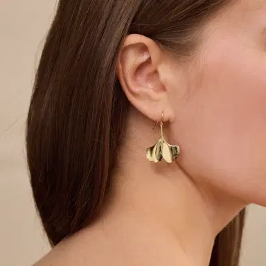 Jennifer Meyer Luxe Ginkgo Leaf Earrings | Thumbnail 4 Jennifer Meyer Luxe Ginkgo Leaf Earrings | Thumbnail 4