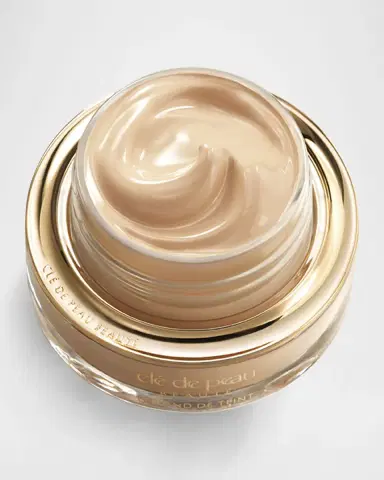 CLÉ DE PEAU BEAUTÉ The Foundation, SPF 22, 1 oz. | Thumbnail 3 CLÉ DE PEAU BEAUTÉ The Foundation, SPF 22, 1 oz. | Thumbnail 3