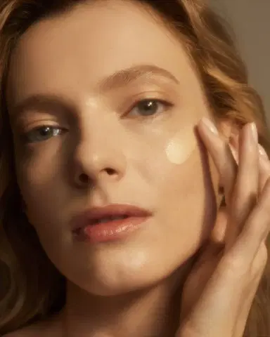 CLÉ DE PEAU BEAUTÉ The Foundation, SPF 22, 1 oz. | Thumbnail 6 CLÉ DE PEAU BEAUTÉ The Foundation, SPF 22, 1 oz. | Thumbnail 6
