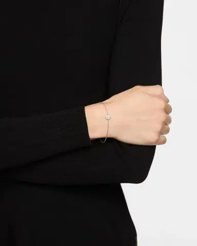 Gucci 18K White Gold Diamond Flower Bracelet | Thumbnail 1 Gucci 18K White Gold Diamond Flower Bracelet | Thumbnail 1