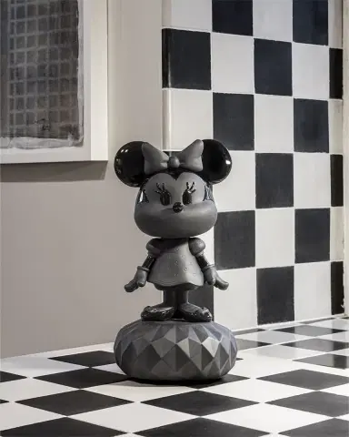 Lladro Minnie Total Black Sculpture | Thumbnail 5 Lladro Minnie Total Black Sculpture | Thumbnail 5