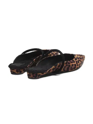 AERA Women's Jane Vegan Velvet Leopard-Print Mules - Leopardo | Thumbnail 3 AERA Women's Jane Vegan Velvet Leopard-Print Mules - Leopardo | Thumbnail 3