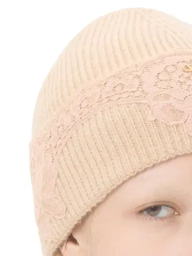 Valentino Garavani Women's Vlogo Signature Cashmere and Lace Beanie - Alabaster | Thumbnail 4 Valentino Garavani Women's Vlogo Signature Cashmere and Lace Beanie - Alabaster | Thumbnail 4