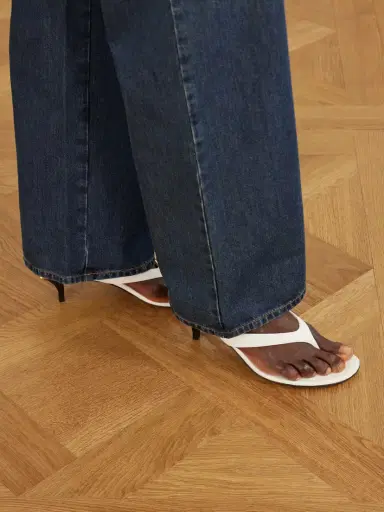 Gucci Vittoria Logo-embellished Leather Thong Sandals | Thumbnail 2 Gucci Vittoria Logo-embellished Leather Thong Sandals | Thumbnail 2
