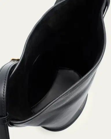 Alaïa Small Smooth Leather Curved Bucket Bag | Thumbnail 4 Alaïa Small Smooth Leather Curved Bucket Bag | Thumbnail 4