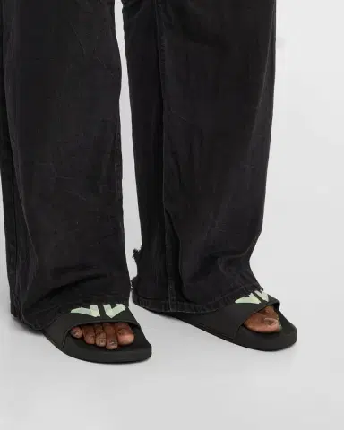 Balenciaga Men's BB Logo Pool Slide Sandals | Thumbnail 2 Balenciaga Men's BB Logo Pool Slide Sandals | Thumbnail 2
