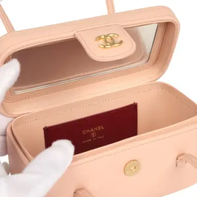 Chanel Chanel Preppy Coco Long Vanity with Straps Light Pink Shiny Caviar Brushed Gold Hardware | Thumbnail 8 Chanel Chanel Preppy Coco Long Vanity with Straps Light Pink Shiny Caviar Brushed Gold Hardware | Thumbnail 8