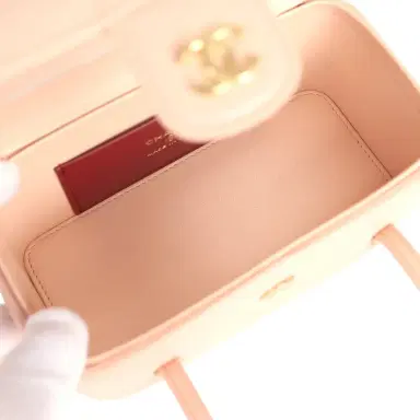 Chanel Chanel Preppy Coco Long Vanity with Straps Light Pink Shiny Caviar Brushed Gold Hardware | Thumbnail 9 Chanel Chanel Preppy Coco Long Vanity with Straps Light Pink Shiny Caviar Brushed Gold Hardware | Thumbnail 9