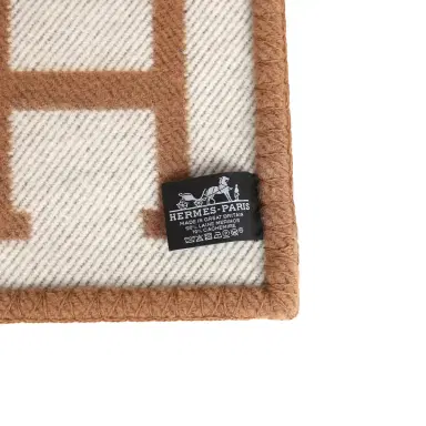 HERMÈS Hermes "Classic Avalon" Ecru and Camel Blanket | Thumbnail 4 HERMÈS Hermes "Classic Avalon" Ecru and Camel Blanket | Thumbnail 4