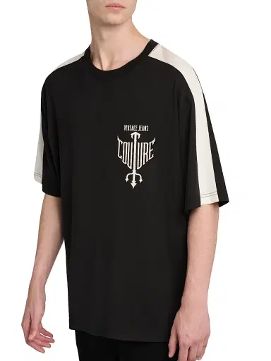 Versace Jeans Couture Men's Logo Relaxed-Fit T-Shirt | Thumbnail 6 Versace Jeans Couture Men's Logo Relaxed-Fit T-Shirt | Thumbnail 6