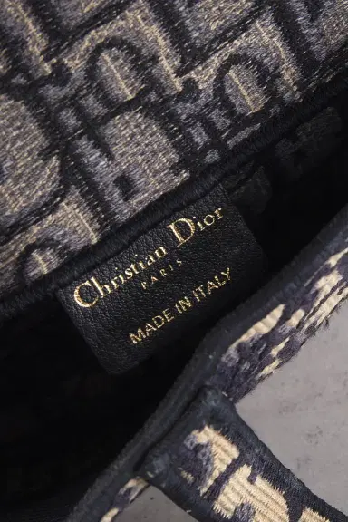 dior Dior Oblique Slim Saddle Pouch | Thumbnail 8 dior Dior Oblique Slim Saddle Pouch | Thumbnail 8