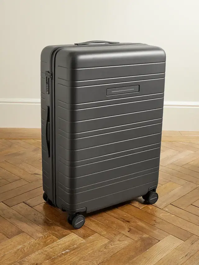 H7 Essential Hardshell Check-In Suitcase - Men H7 Essential Hardshell Check-In Suitcase - Men