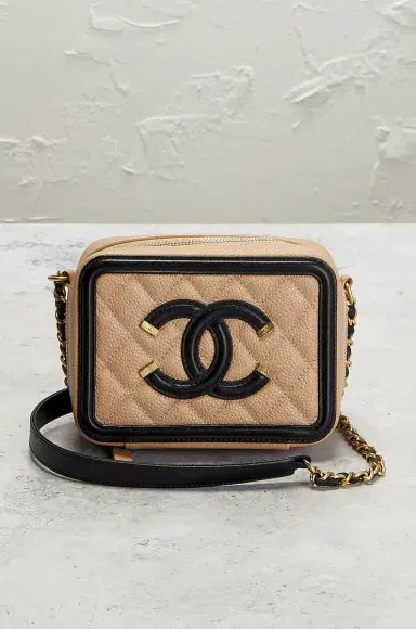 Chanel Chanel Filigree Chain Vanity Clutch | Thumbnail 2 Chanel Chanel Filigree Chain Vanity Clutch | Thumbnail 2