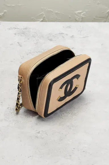 Chanel Chanel Filigree Chain Vanity Clutch | Thumbnail 5 Chanel Chanel Filigree Chain Vanity Clutch | Thumbnail 5