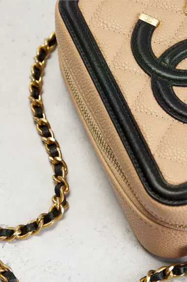 Chanel Chanel Filigree Chain Vanity Clutch | Thumbnail 8 Chanel Chanel Filigree Chain Vanity Clutch | Thumbnail 8