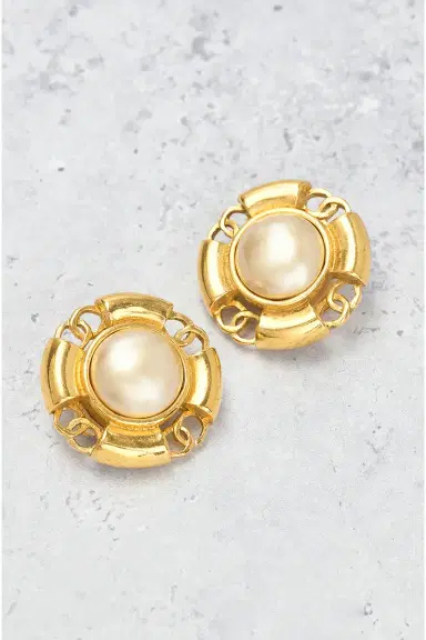 Chanel Chanel Coco Mark Pearl Clip-On Earrings | Thumbnail 5 Chanel Chanel Coco Mark Pearl Clip-On Earrings | Thumbnail 5