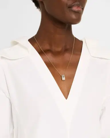 Jan Leslie Petal Mother of Pearl Pendant Necklace | Thumbnail 2 Jan Leslie Petal Mother of Pearl Pendant Necklace | Thumbnail 2