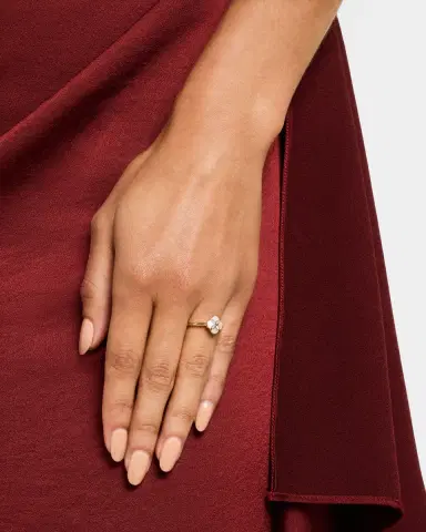 Jan Leslie White Mother of Pearl Petal Ring | Thumbnail 2 Jan Leslie White Mother of Pearl Petal Ring | Thumbnail 2