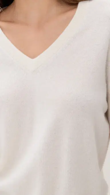 White + Warren Cashmere V Neck Soft White L | Thumbnail 6 White + Warren Cashmere V Neck Soft White L | Thumbnail 6