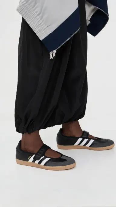 Adidas Samba Jane Shoes Black/White 6 | Thumbnail 3 Adidas Samba Jane Shoes Black/White 6 | Thumbnail 3