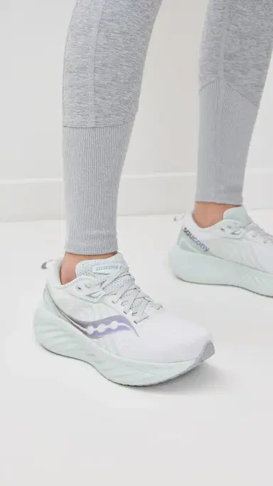 Saucony Triumph 22 Sneakers White/Foam | Thumbnail 3 Saucony Triumph 22 Sneakers White/Foam | Thumbnail 3