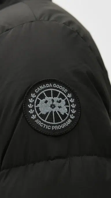 Canada Goose Everett Puffer Coat Black | Thumbnail 6 Canada Goose Everett Puffer Coat Black | Thumbnail 6