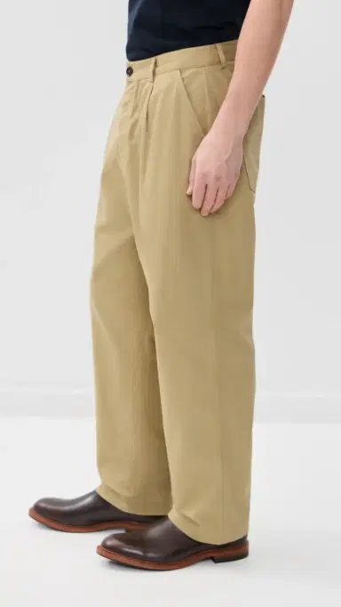 UNIVERSAL WORKS Duke Pleater Trousers Sand 32 | Thumbnail 4 UNIVERSAL WORKS Duke Pleater Trousers Sand 32 | Thumbnail 4