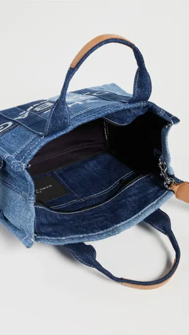Marc Jacobs The Denim Medium Tote Bag Blue Denim One Size | Thumbnail 6 Marc Jacobs The Denim Medium Tote Bag Blue Denim One Size | Thumbnail 6