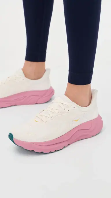 Hoka Arahi 8 Sneakers Alabaster/Lingonberry 7 | Thumbnail 3 Hoka Arahi 8 Sneakers Alabaster/Lingonberry 7 | Thumbnail 3