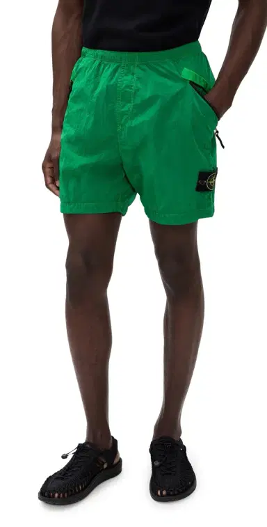 Stone Island Nylon Metal Shorts 5.5 Malachite 32 | Thumbnail 1 Stone Island Nylon Metal Shorts 5.5 Malachite 32 | Thumbnail 1