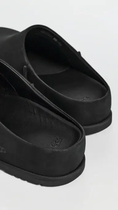 UGG Otzo Clogs Black | Thumbnail 3 UGG Otzo Clogs Black | Thumbnail 3