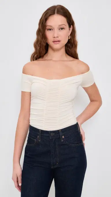 L'AGENCE Baliegh Off houlder Ruched Bodysuit Vintage White | Thumbnail 2 L'AGENCE Baliegh Off houlder Ruched Bodysuit Vintage White | Thumbnail 2