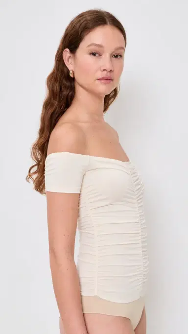 L'AGENCE Baliegh Off houlder Ruched Bodysuit Vintage White | Thumbnail 4 L'AGENCE Baliegh Off houlder Ruched Bodysuit Vintage White | Thumbnail 4