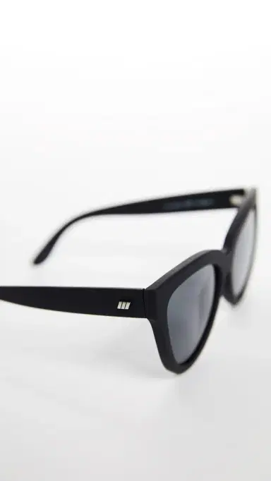 Le Specs Liar Liar Sunglasses Black Rubber One Size | Thumbnail 5 Le Specs Liar Liar Sunglasses Black Rubber One Size | Thumbnail 5