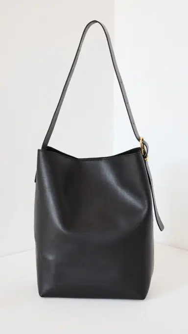 Madewell The Essential Bucket Tote in Leather | Thumbnail 2 Madewell The Essential Bucket Tote in Leather | Thumbnail 2