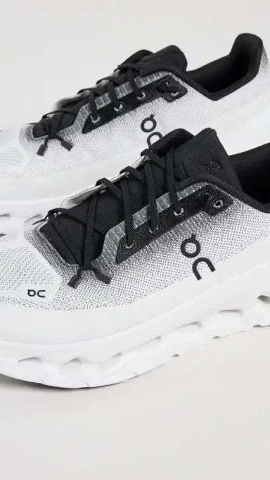 ON Cloudtilt Sneakers Black Ivory 9 | Thumbnail 5 ON Cloudtilt Sneakers Black Ivory 9 | Thumbnail 5