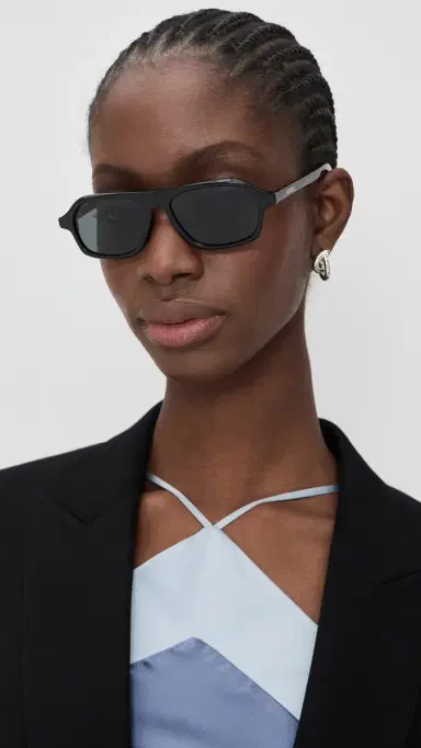 Jacquemus The Becane Sunglasses Black/Light Gold/Grey One Size | Thumbnail 3 Jacquemus The Becane Sunglasses Black/Light Gold/Grey One Size | Thumbnail 3