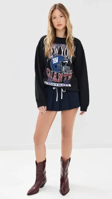 Junk Food Giants Helmet Fleamarket Crew weatshirt Black | Thumbnail 5 Junk Food Giants Helmet Fleamarket Crew weatshirt Black | Thumbnail 5
