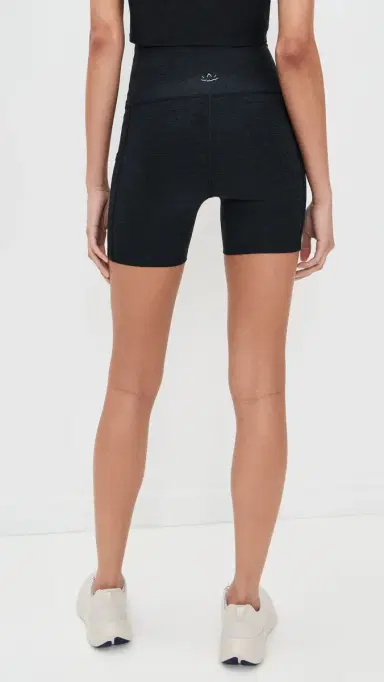 Beyond Yoga pacedye Keep Pace Pocket 5 Shorts Darkest Night | Thumbnail 3 Beyond Yoga pacedye Keep Pace Pocket 5 Shorts Darkest Night | Thumbnail 3