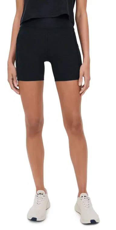 Beyond Yoga pacedye Keep Pace Pocket 5 Shorts Darkest Night | Thumbnail 1 Beyond Yoga pacedye Keep Pace Pocket 5 Shorts Darkest Night | Thumbnail 1