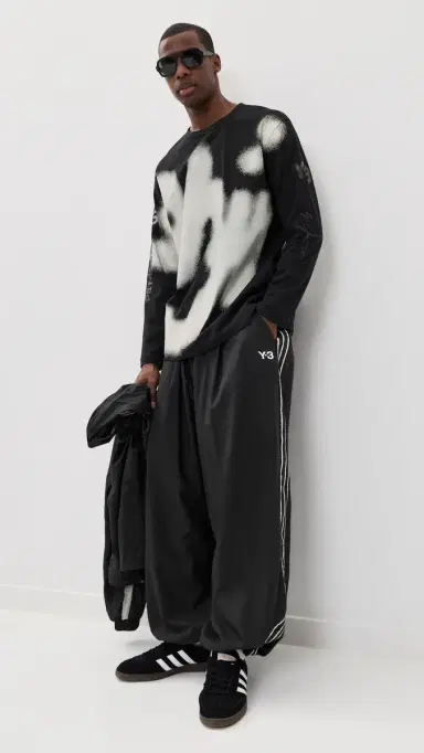 Y-3 x ercedes AG Petronas Formula 1 Yohji Tee Black | Thumbnail 5 Y-3 x ercedes AG Petronas Formula 1 Yohji Tee Black | Thumbnail 5