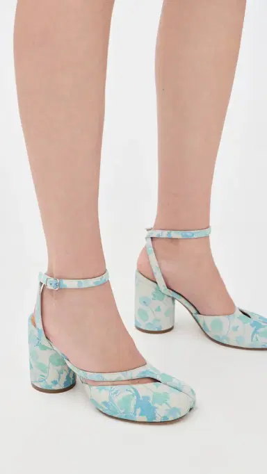 Maison Margiela Tabi Sandal Pumps White/Light Blue | Thumbnail 5 Maison Margiela Tabi Sandal Pumps White/Light Blue | Thumbnail 5