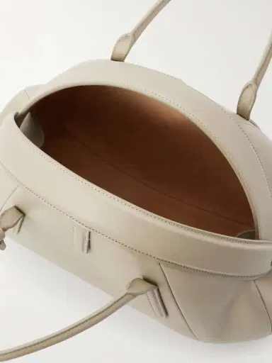 Alaïa Leather Shoulder Bag | Thumbnail 5 Alaïa Leather Shoulder Bag | Thumbnail 5